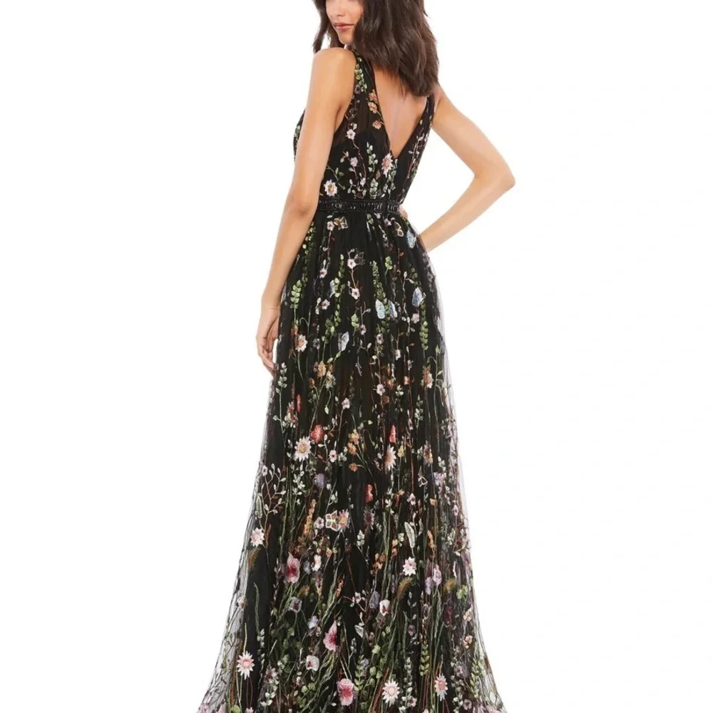 Mac Duggal 12282 NWT FLORAL EMBROIDERED SLEEVELESS A LINE GOWN - Picture 2 of 7